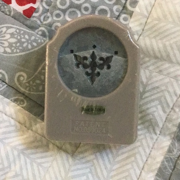 🏷 New Anna Griffin All Night Media Paper Punch Fleur De Lis Corner Punch - Picture 2 of 3